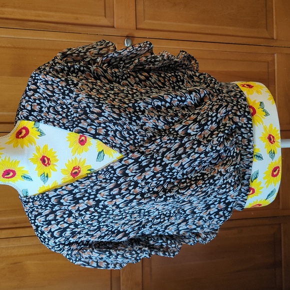 Express Flutter-sleeve Blouse Size M - Picture 1 of 4